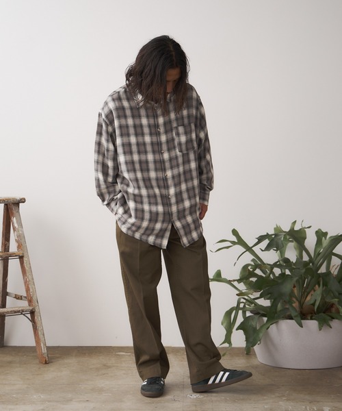 ROOPTOKYO（ループトウキョウ）の「ツータックフレンチチノパンツ（チノパンツ・メンズ・ブラック/ネイビー/ベージュ/モスグリーン・マルチサイズ）」の3枚目の写真