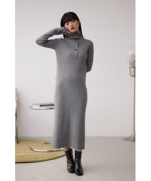 AZUL by moussy（アズールバイマウジー）の「リブニットロングワンピース（ワンピース・レディース・ブラック/ブラウン/グレー・FREE）」の17枚目の写真
