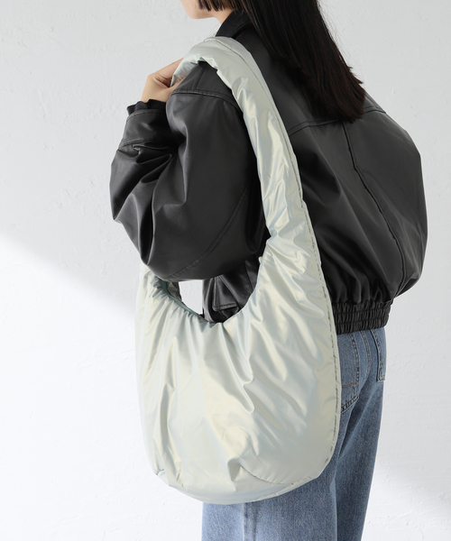 CONTROL FREAK / CTFK(コントロールフリーク)の「CONTROL FREAK / コントロールフリーク オーロラpuffショルダーバッグ(ショルダーバッグ・レディース・ブラック/スカイブルー/アイボリー・FREE)」の3枚目の写真