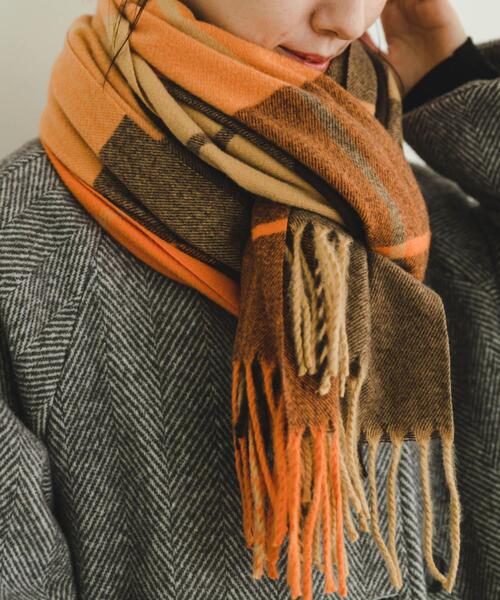 ITEMS URBANRESEARCH（アイテムズ アーバンリサーチ）の「チェックストール（マフラー・レディース・ライトブルー/ネイビー/オレンジ/ブラウン・ONE）」の4枚目の写真