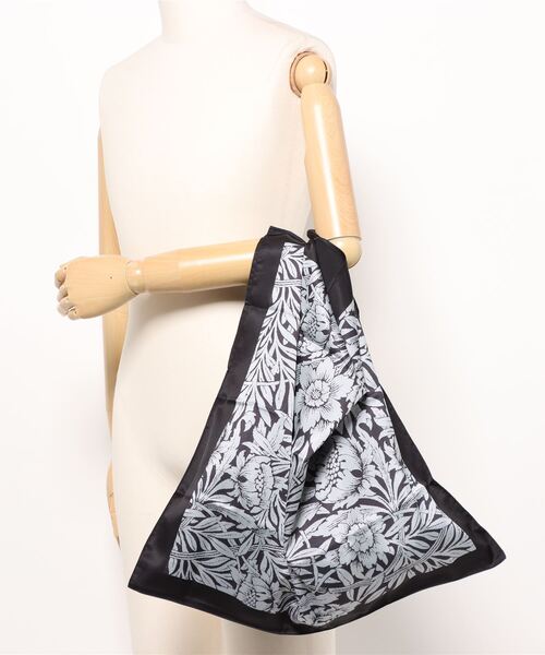LAZY SUSAN（レイジースーザン）の「スカーフバッグ　ボタニカ（エコバッグ/サブバッグ・レディース・ブラック・FREE）」の6枚目の写真