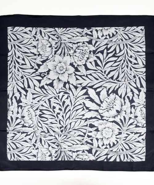 LAZY SUSAN（レイジースーザン）の「スカーフバッグ　ボタニカ（エコバッグ/サブバッグ・レディース・ブラック・FREE）」の7枚目の写真