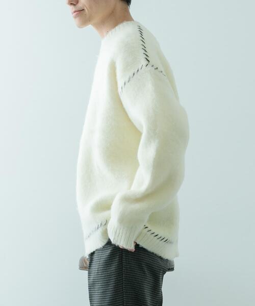 ITEMS URBANRESEARCH(アイテムズ アーバンリサーチ)の「ブランケットステッチ モヘアライクニット(ニット/セーター・メンズ・オフホワイト/ブラック・MEDIUM/LARGE)」の4枚目の写真