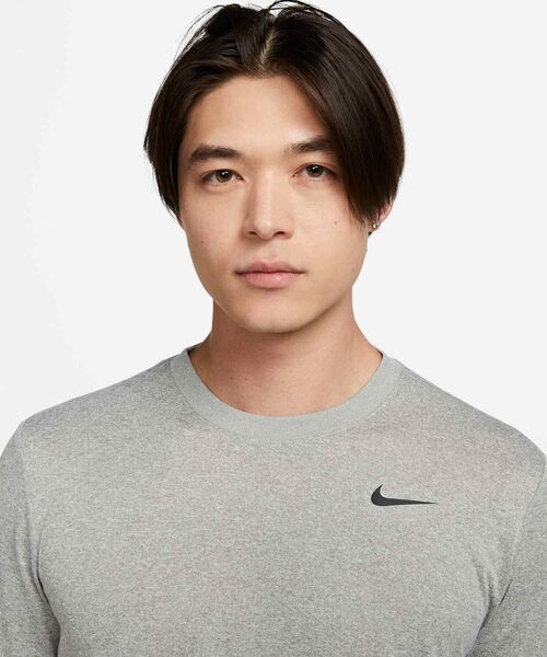 NIKE(ナイキ)の「ナイキ Dri-FIT レジェンド メンズ ロングスリーブ フィットネストップ / Nike Dri-FIT Legend Men's Long-Sleeve Fitness Top DX0994-063 Tumbled Grey(Tシャツ/カットソー・メンズ・グレー系その他・2XL/3XL/L/M/S/XL)」の3枚目の写真