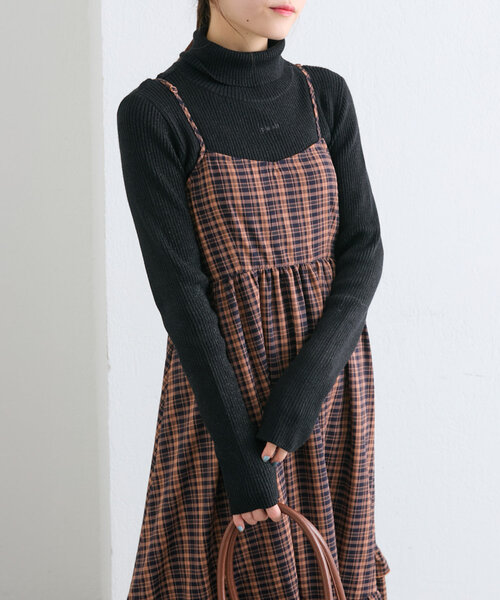 w closet（ダブルクローゼット）の「【4色展開/ラメ生地】刺繍タートルニット（ニット/セーター・レディース・ブラック/アイボリー/ボルドー/ブルー・FREE）」の2枚目の写真