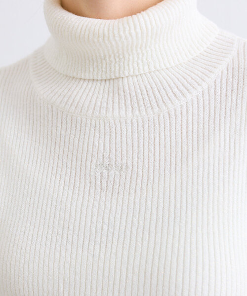 w closet（ダブルクローゼット）の「【4色展開/ラメ生地】刺繍タートルニット（ニット/セーター・レディース・ブラック/アイボリー/ボルドー/ブルー・FREE）」の18枚目の写真