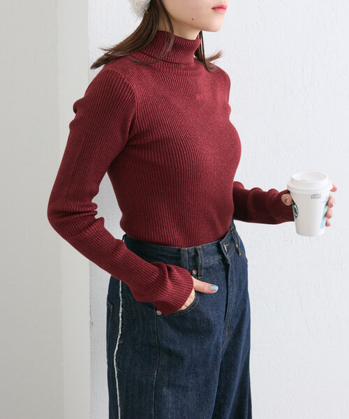 w closet（ダブルクローゼット）の「【4色展開/ラメ生地】刺繍タートルニット（ニット/セーター・レディース・ブラック/アイボリー/ボルドー/ブルー・FREE）」の5枚目の写真