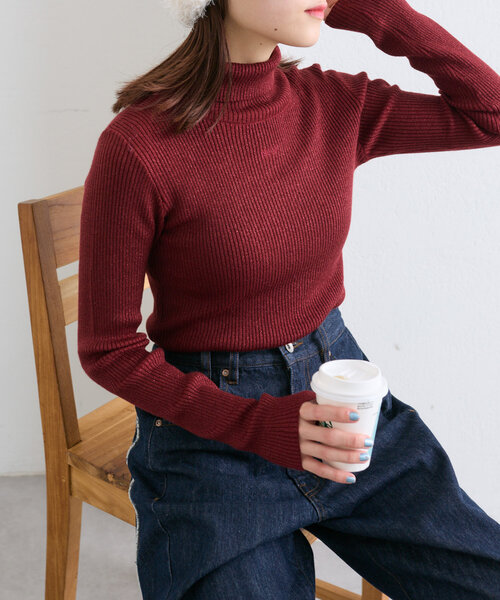 w closet（ダブルクローゼット）の「【4色展開/ラメ生地】刺繍タートルニット（ニット/セーター・レディース・ブラック/アイボリー/ボルドー/ブルー・FREE）」の6枚目の写真