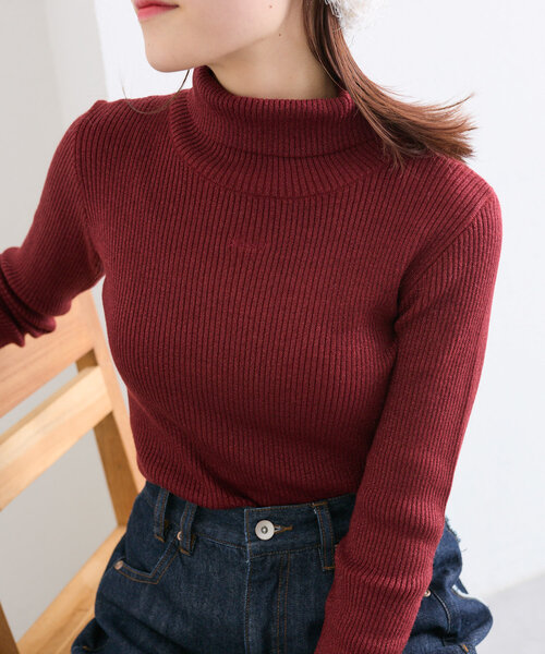 w closet（ダブルクローゼット）の「【4色展開/ラメ生地】刺繍タートルニット（ニット/セーター・レディース・ブラック/アイボリー/ボルドー/ブルー・FREE）」の8枚目の写真