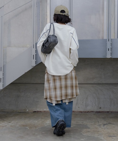 PAGEBOY(ページボーイ)の「モトクロススウェット(スウェット・レディース・オレンジ/オフホワイト/チャコールグレー・FREE)」の5枚目の写真