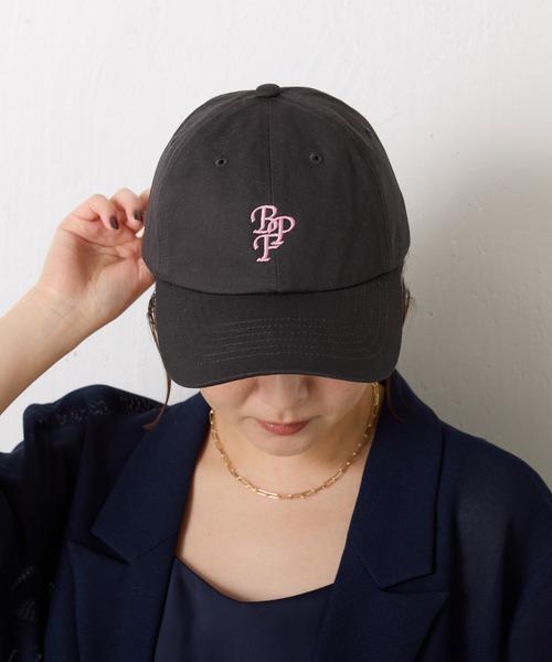 PAPILLONNER(パピヨネ)の「Regency works by papillonner/別注刺繍ロゴCAP(キャップ・レディース・ベージュ/チャコールグレー・FREE)」の22枚目の写真