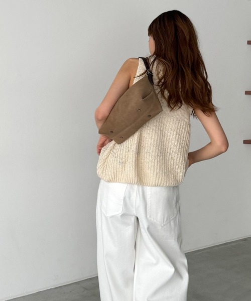 CANAL JEAN(キャナルジーン)の「diggity スエードベルトハンドバッグ(ハンドバッグ・レディース・ベージュ・ONE SIZE)」の4枚目の写真