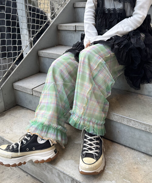 w closet(ダブルクローゼット)の「【2色展開】シアーフリルパンツ(その他パンツ・レディース・ピンク/グリーン・FREE)」の3枚目の写真