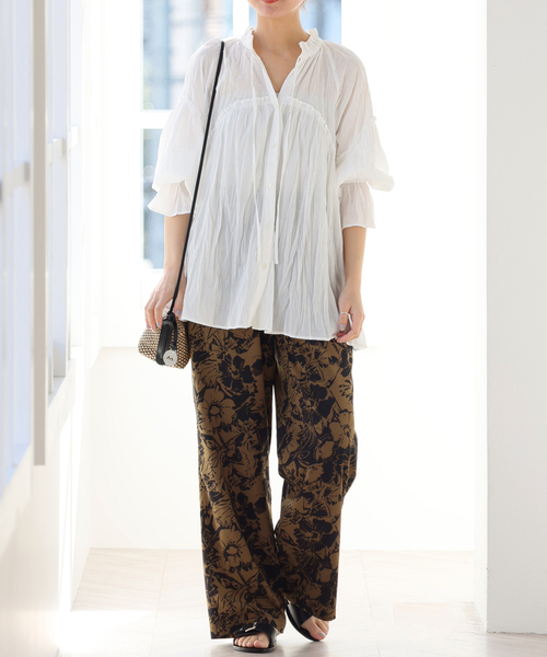 JOURNAL STANDARD relume（ジャーナルスタンダード　レリューム）の「《再入荷！》【洗濯機洗い可能】大きな花柄で大人カジュアルに仕上がる。コントラストフラワープリントパンツ（その他パンツ・レディース・ブラック/アイボリー/グリーン・FREE）」の16枚目の写真