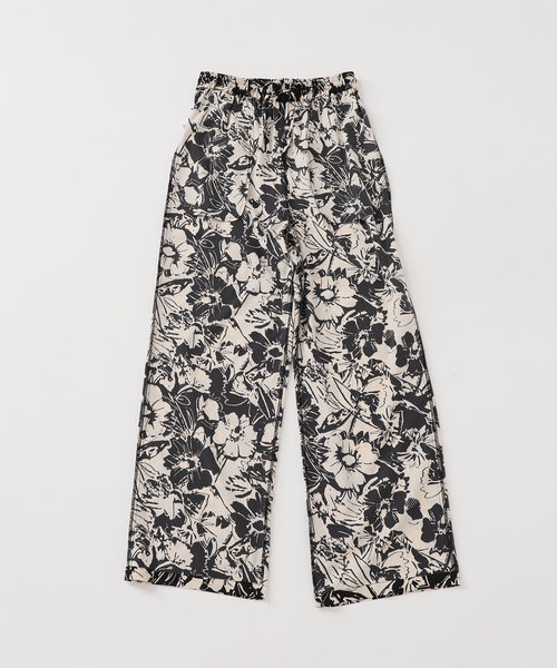 JOURNAL STANDARD relume（ジャーナルスタンダード　レリューム）の「《再入荷！》【洗濯機洗い可能】大きな花柄で大人カジュアルに仕上がる。コントラストフラワープリントパンツ（その他パンツ・レディース・ブラック/アイボリー/グリーン・FREE）」の10枚目の写真