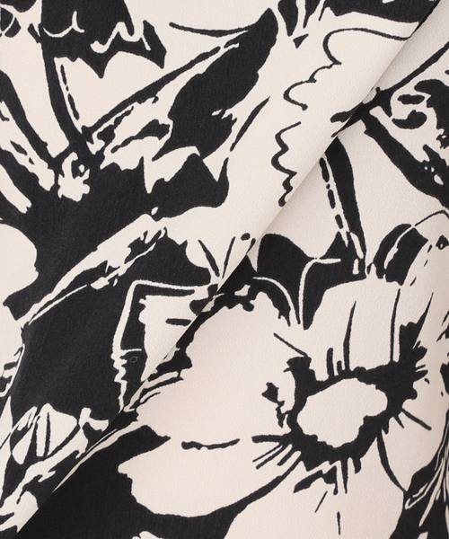 JOURNAL STANDARD relume（ジャーナルスタンダード　レリューム）の「《再入荷！》【洗濯機洗い可能】大きな花柄で大人カジュアルに仕上がる。コントラストフラワープリントパンツ（その他パンツ・レディース・ブラック/アイボリー/グリーン・FREE）」の11枚目の写真