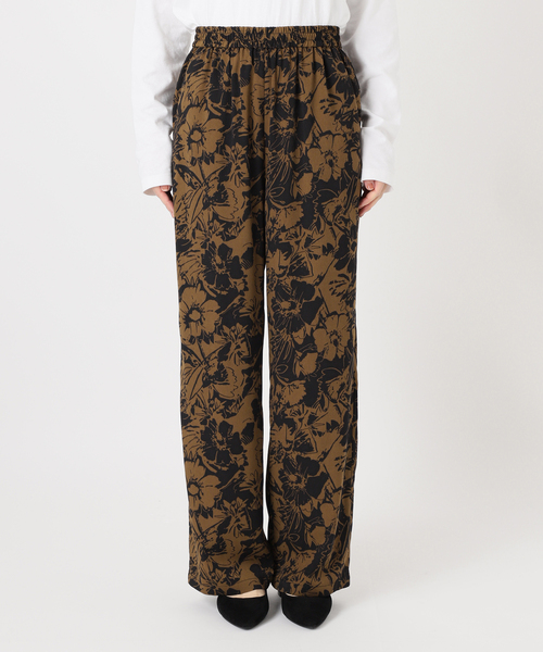 JOURNAL STANDARD relume（ジャーナルスタンダード　レリューム）の「《再入荷！》【洗濯機洗い可能】大きな花柄で大人カジュアルに仕上がる。コントラストフラワープリントパンツ（その他パンツ・レディース・ブラック/アイボリー/グリーン・FREE）」の14枚目の写真