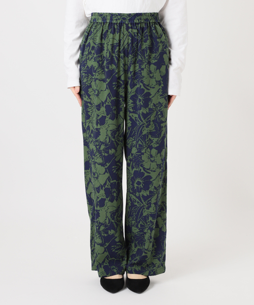 JOURNAL STANDARD relume（ジャーナルスタンダード　レリューム）の「《再入荷！》【洗濯機洗い可能】大きな花柄で大人カジュアルに仕上がる。コントラストフラワープリントパンツ（その他パンツ・レディース・ブラック/アイボリー/グリーン・FREE）」の15枚目の写真