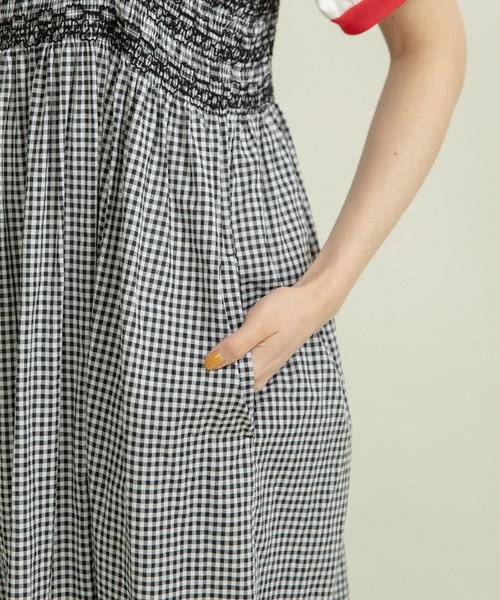 Dot&Stripes CHILD WOMAN(ドットアンドストライプス チャイルドウーマン)の「60sギンガム スモッキングワンピース(ワンピース・レディース・ブラック/レッド・FREE)」の21枚目の写真