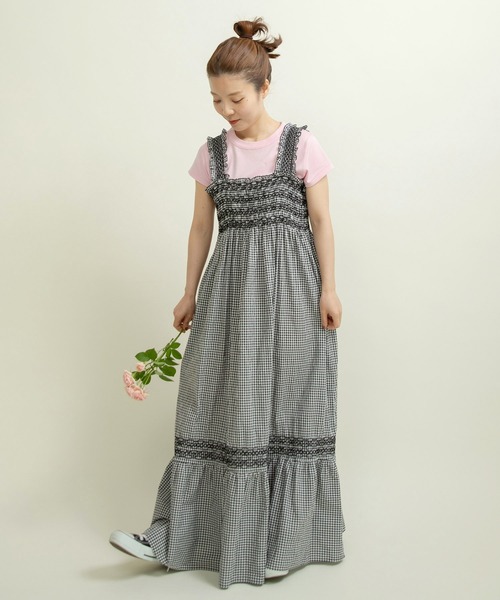 Dot&Stripes CHILD WOMAN(ドットアンドストライプス チャイルドウーマン)の「60sギンガム スモッキングワンピース(ワンピース・レディース・ブラック/レッド・FREE)」の13枚目の写真