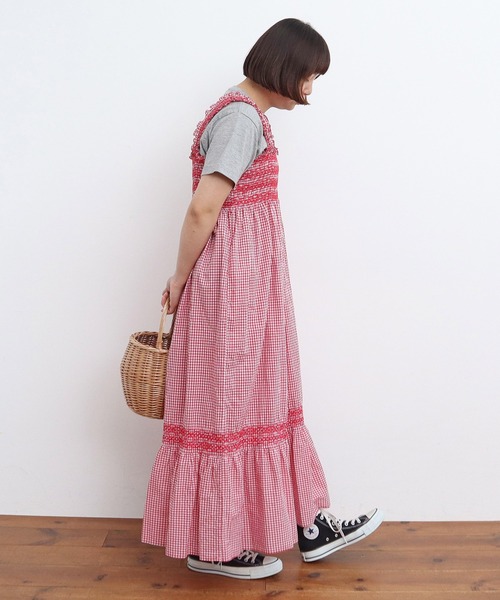 Dot&Stripes CHILD WOMAN(ドットアンドストライプス チャイルドウーマン)の「60sギンガム スモッキングワンピース(ワンピース・レディース・ブラック/レッド・FREE)」の6枚目の写真