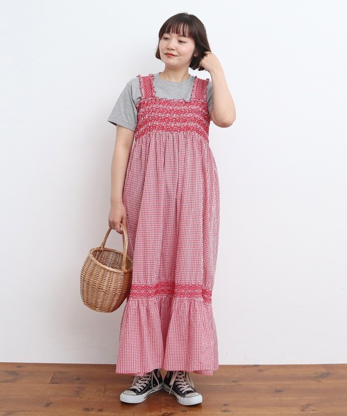 Dot&Stripes CHILD WOMAN(ドットアンドストライプス チャイルドウーマン)の「60sギンガム スモッキングワンピース(ワンピース・レディース・ブラック/レッド・FREE)」の3枚目の写真