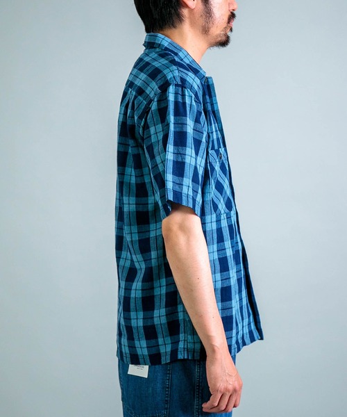 OMNIGOD（オムニゴッド）の「[OMNIGOD mens / オムニゴッド] インディゴ綿麻チェック ショートスリーブボックスシャツ（シャツ/ブラウス・メンズ・ブルー系その他・2/3/4）」の6枚目の写真