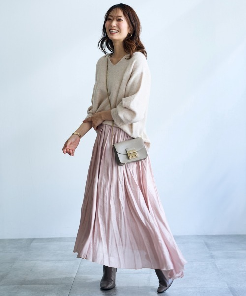 SMILE LAND(スマイルランド)の「シャイニープリーツスカート<大きいサイズ有>【OtonaSMILE】(スカート・レディース・シルバーグレー/オフホワイト/ピンク/ブラック/ベージュ・L/M/5L/4L/3L/LL)」の10枚目の写真