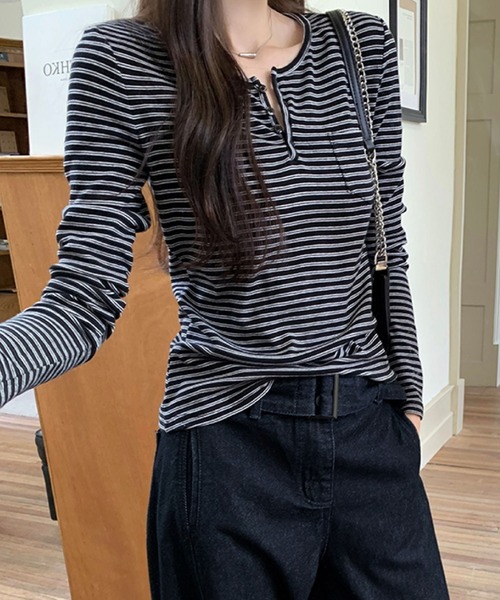 2ly2（トゥーリートゥー）の「ナチュラルスタイル◎ボーダー柄ヘンリーネックトップス（Tシャツ/カットソー・レディース・ベージュ/ブラック/ホワイト/ライトグレー・FREE/SMALL/MEDIUM）」の5枚目の写真