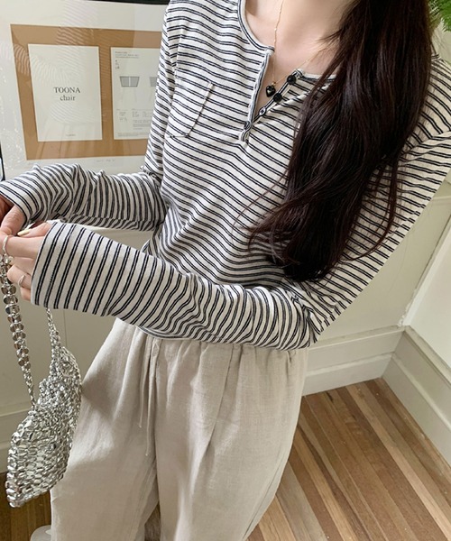 2ly2（トゥーリートゥー）の「ナチュラルスタイル◎ボーダー柄ヘンリーネックトップス（Tシャツ/カットソー・レディース・ベージュ/ブラック/ホワイト/ライトグレー・FREE/SMALL/MEDIUM）」の13枚目の写真