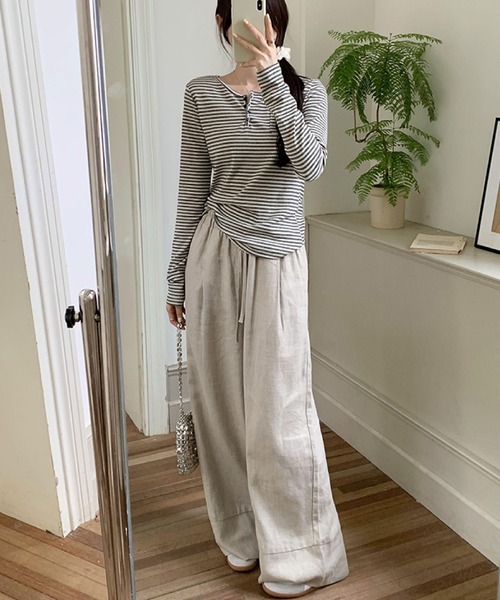 2ly2（トゥーリートゥー）の「ナチュラルスタイル◎ボーダー柄ヘンリーネックトップス（Tシャツ/カットソー・レディース・ベージュ/ブラック/ホワイト/ライトグレー・FREE/SMALL/MEDIUM）」の17枚目の写真