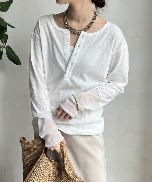 DouDou(ドゥドゥ)の「袖シアー切替ヘンリー(Tシャツ/カットソー・レディース・オフホワイト/グレー・FREE)」の1枚目の写真