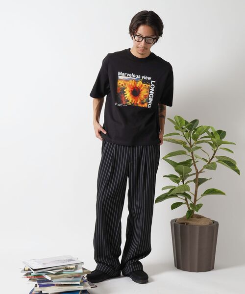 FFEIN(フェイン)の「【FFEIN(フェイン)】ひまわりアートフォトTシャツ / バックロゴ 短丈 Tシャツ クルーネック 半袖(Tシャツ/カットソー・メンズ・ブラック/ホワイト・SMALL/MEDIUM/LARGE)」の5枚目の写真