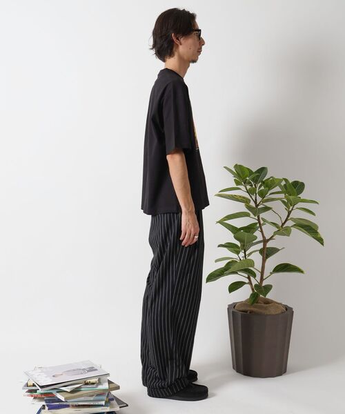 FFEIN(フェイン)の「【FFEIN(フェイン)】ひまわりアートフォトTシャツ / バックロゴ 短丈 Tシャツ クルーネック 半袖(Tシャツ/カットソー・メンズ・ブラック/ホワイト・SMALL/MEDIUM/LARGE)」の6枚目の写真