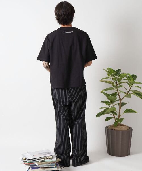 FFEIN(フェイン)の「【FFEIN(フェイン)】ひまわりアートフォトTシャツ / バックロゴ 短丈 Tシャツ クルーネック 半袖(Tシャツ/カットソー・メンズ・ブラック/ホワイト・SMALL/MEDIUM/LARGE)」の7枚目の写真