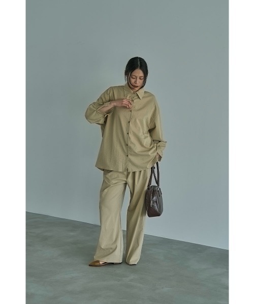 marjour（マージュール）の「COMFORTABLE SETUP SHIRTS（シャツ/ブラウス・レディース・ベージュ/グレー・M）」の3枚目の写真