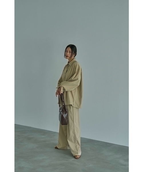 marjour（マージュール）の「COMFORTABLE SETUP SHIRTS（シャツ/ブラウス・レディース・ベージュ/グレー・M）」の4枚目の写真