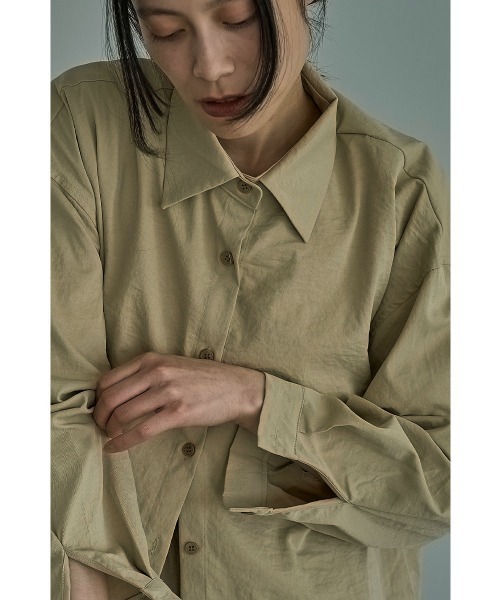 marjour（マージュール）の「COMFORTABLE SETUP SHIRTS（シャツ/ブラウス・レディース・ベージュ/グレー・M）」の9枚目の写真