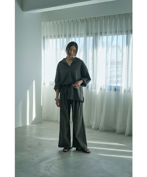 marjour（マージュール）の「COMFORTABLE SETUP SHIRTS（シャツ/ブラウス・レディース・ベージュ/グレー・M）」の11枚目の写真