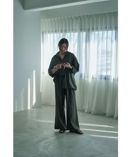 marjour（マージュール）の「COMFORTABLE SETUP SHIRTS（シャツ/ブラウス・レディース・ベージュ/グレー・M）」の12枚目の写真