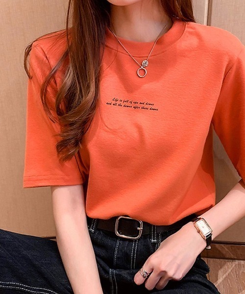 LETee(レティー)の「シンプルなのに上品見え!さりげないメッセージロゴで大人かわいい万能Tシャツ(Tシャツ/カットソー・レディース・ブラック/オレンジ/ホワイト/グリーン・FREE)」の4枚目の写真