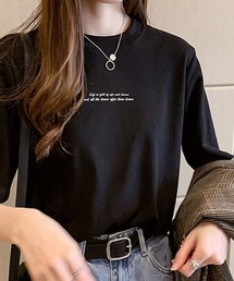 シンプルなのに上品見え!さりげないメッセージロゴで大人かわいい万能Tシャツ