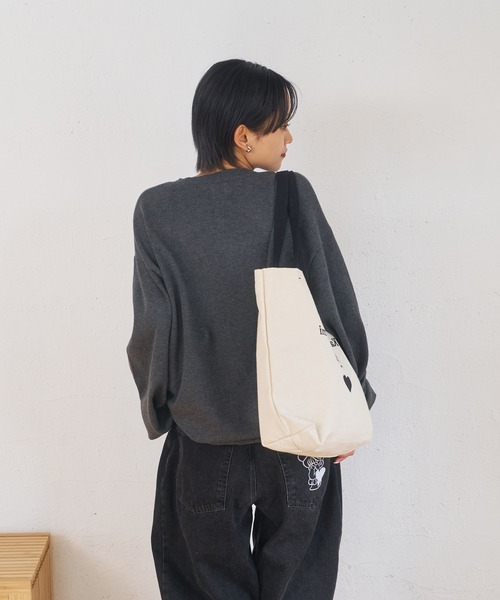kaoyorinakami（カオヨリナカミ）の「connie  v neckknit / コニーVネックニット（ニット/セーター・メンズ・ブラック/チャコールグレー・LARGE/X-LARGE/SMALL/MEDIUM）」の11枚目の写真