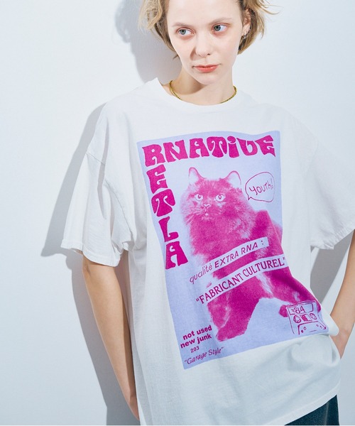 RNA(アールエヌエー)の「M2470 BLACK CAT プリントT(Tシャツ/カットソー・レディース・アッシュグレー/ホワイト×ピンク/ホワイト×パープル・MEDIUM)」の2枚目の写真