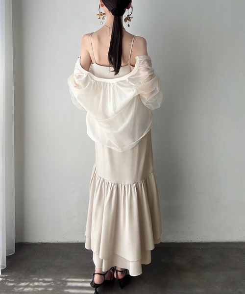 Meiru(メイル)の「裾フレアリボンキャミワンピース(ワンピース・レディース・チャコール/アイボリー/ブラック・LARGE/MEDIUM/SMALL)」の7枚目の写真