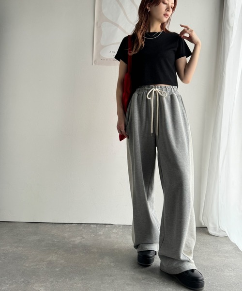 classicalelf(クラシカルエルフ)の「さりげなく輝くラメが主役。ラメ入りショート丈Tシャツ(半袖)(Tシャツ/カットソー・レディース・シルバー/ブラック/ホワイト/チャコール・LARGE/MEDIUM/SMALL/X-LARGE)」の15枚目の写真