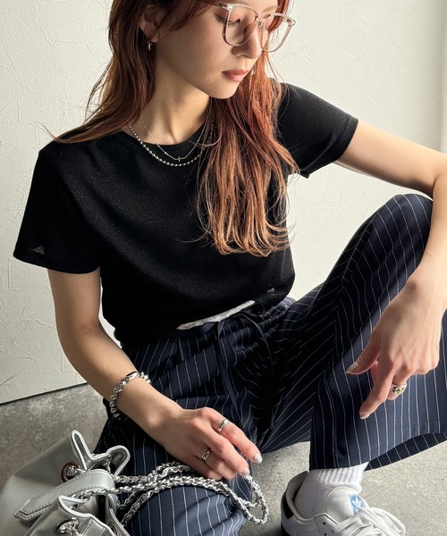 classicalelf(クラシカルエルフ)の「さりげなく輝くラメが主役。ラメ入りショート丈Tシャツ(半袖)(Tシャツ/カットソー・レディース・シルバー/ブラック/ホワイト/チャコール・LARGE/MEDIUM/SMALL/X-LARGE)」の17枚目の写真