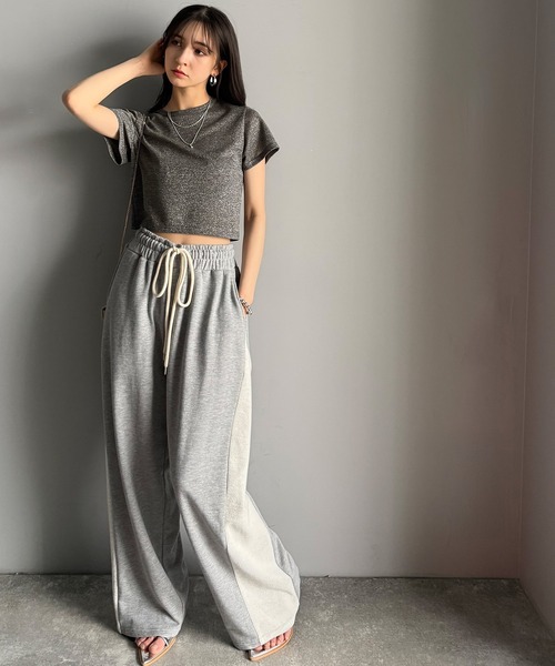 classicalelf(クラシカルエルフ)の「さりげなく輝くラメが主役。ラメ入りショート丈Tシャツ(半袖)(Tシャツ/カットソー・レディース・シルバー/ブラック/ホワイト/チャコール・LARGE/MEDIUM/SMALL/X-LARGE)」の22枚目の写真