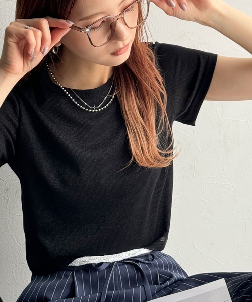 classicalelf(クラシカルエルフ)の「さりげなく輝くラメが主役。ラメ入りショート丈Tシャツ(半袖)(Tシャツ/カットソー・レディース・シルバー/ブラック/ホワイト/チャコール・LARGE/MEDIUM/SMALL/X-LARGE)」の5枚目の写真