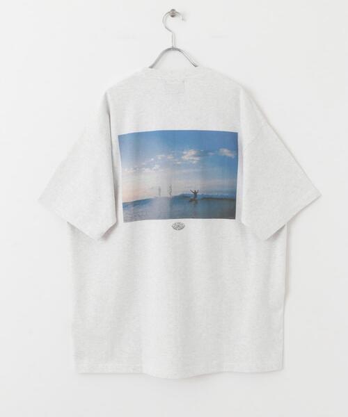 MAGIC NUMBER(マジック ナンバー)の「MAGIC NUMBER SEEYOUINTHEWATER PHOTO(Tシャツ/カットソー・メンズ・グレー系その他/イエロー/ホワイト・MEDIUM/LARGE)」の16枚目の写真